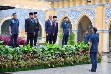 MAJLIS ISTIADAT PEMAKAIAN PENYERAHAN RIBEN PERKHIDMATAN SERTA PEMAKAIAN PANGKAT KEPADA ANGGOTA PENGUATKUASA JABATAN UNDANG-UNDANG DAN PENGUATKUASAAN